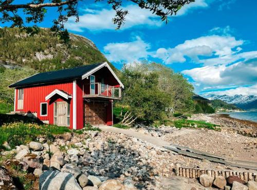 Unique boathouse with a spectacular view