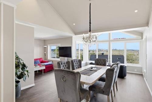 Urban comfort. 3BR. Stunning view.Free Parking