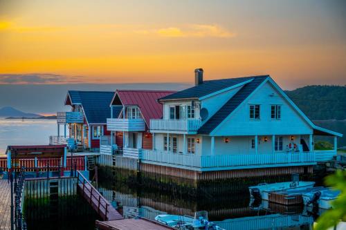 Vár Seaside Cabin