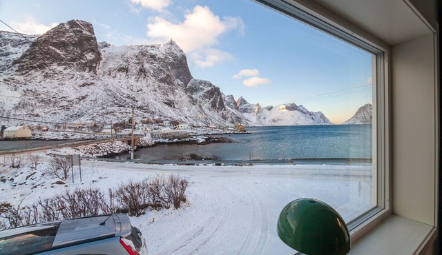 Valen house in famous Reine