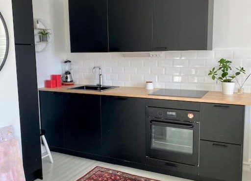 Valoisa ja täysin remontoitu huoneisto in Helsinki