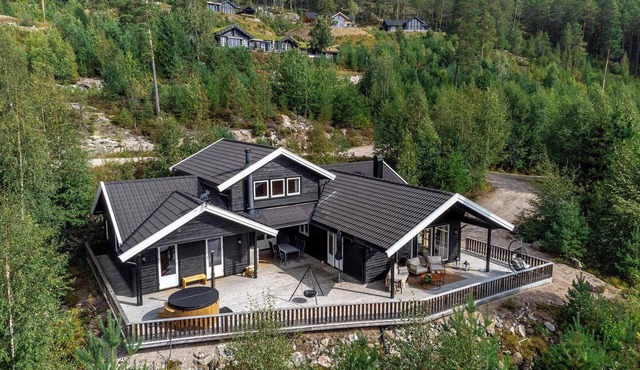Verhøf Hytte 9p - Four Bedroom Chalet, Sleeps 9