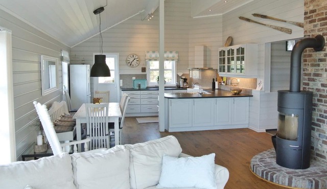Very nice and large cottage with a beautiful view over the Grønsfjord, which is rich in fish. in Lindesnes