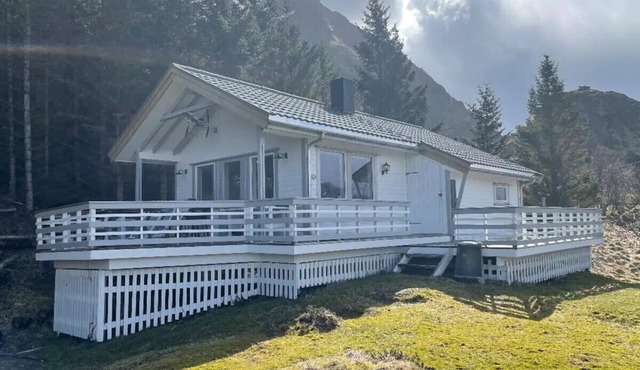 Vettinghytta, close to the sea with amazing view.