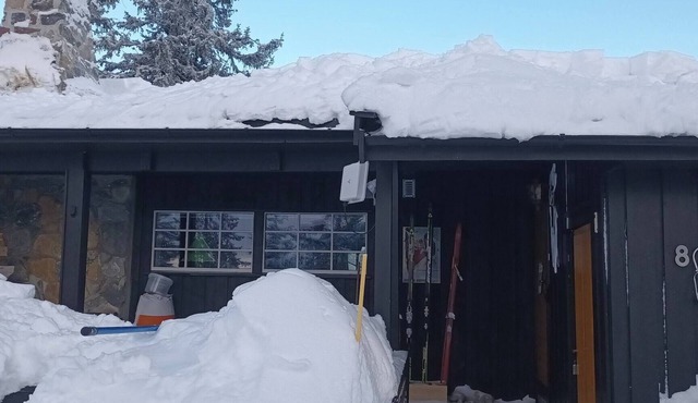 Views, cross-country skiing, sauna, tub