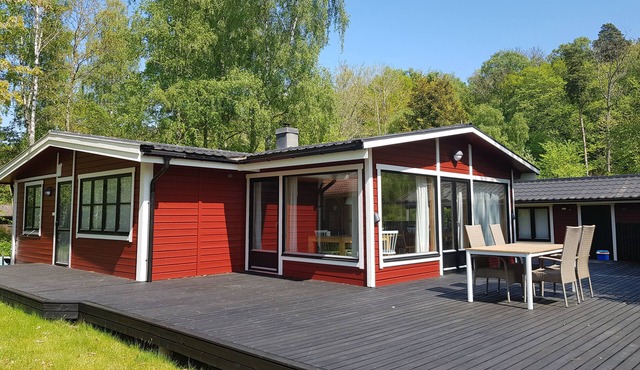 Villa Askvägen, a quiet location on the shores of Lake Vänern in a nature reserve in Kallby