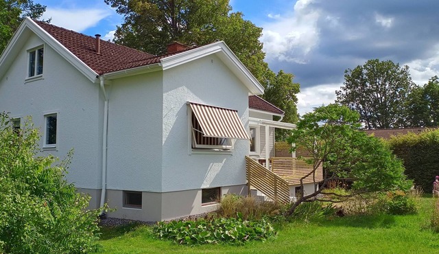 Villa Emma – Family-Friendly Holiday Home by the Lake in Småland