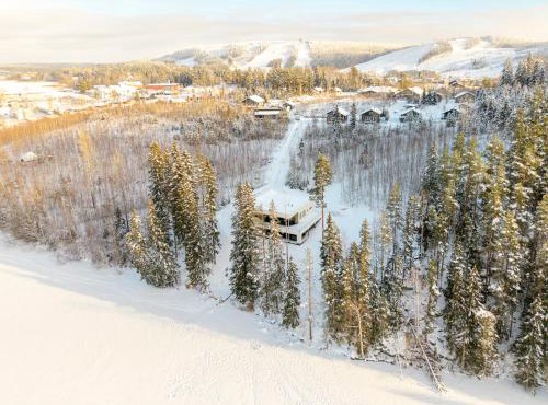 Villa Joutsenranta by the lake Incl WiFi, Terrace, Jacuzzi for extra fee