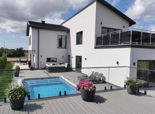 Villa med pool in Bara
