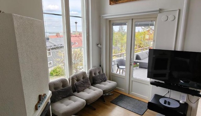 Villa Rajaportti Loft House-Sleeps 14-Lake Views-Sauna Capital-Front Yard Parking-Electric Vehicle in Tampere