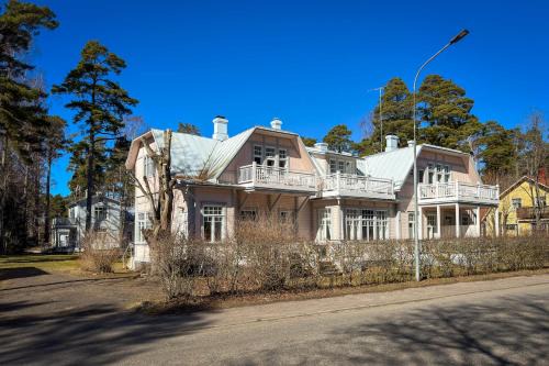 Villa Rosa Seaside Apartment in Hanko