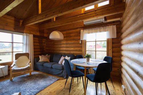 Villa Tilhi - Cozy 2BR Cabin with Sauna & Fireplace in Kuusamo