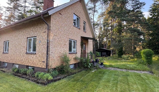 Villa & Timber Cabin’6,000 m² Estate Close to Lakes, Hiking, Cycling & Fishing