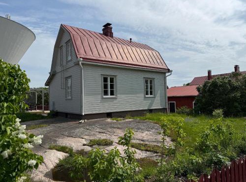 Villa with sauna, fireplace and free parking in the heart of Porvoo in Porvoo