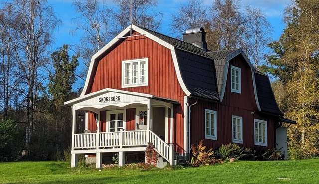 Vintage Elegance - Swedish Cottage from 1909 in Gräsholma