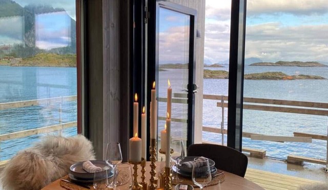 Waterfront apartment with panoramic sea view