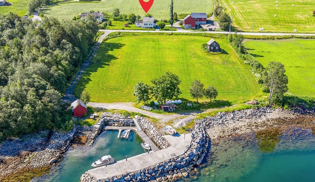 Welcome to this lovely cottage with panoramic view over the Romsdalsfjord.