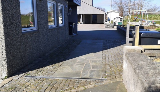 Welcoming 2-bedroom apartment with WiFi in charming Karmøy
