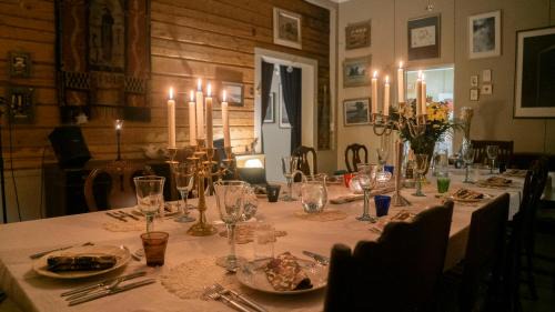 Yövesi Atelier Home, Yöveden Ateljeekoti in Tiainen