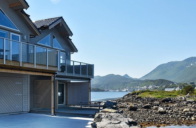 20 person holiday home in Brattvåg