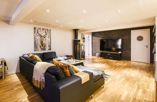 4 bedroom accommodation in Hökerum