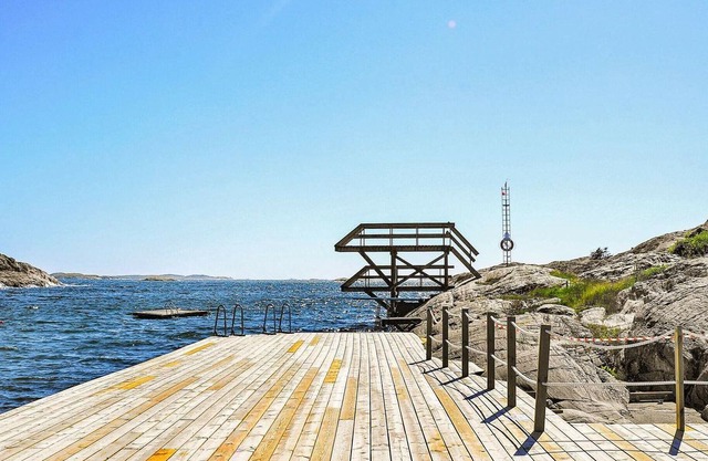 6 person holiday home in SKÄRHAMN