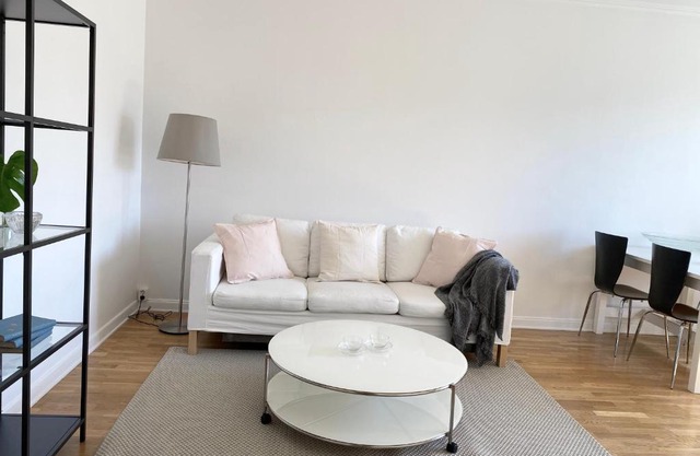 Charming and bright flat close to Globen