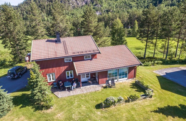 Pet friendly home in Dølemo with sauna