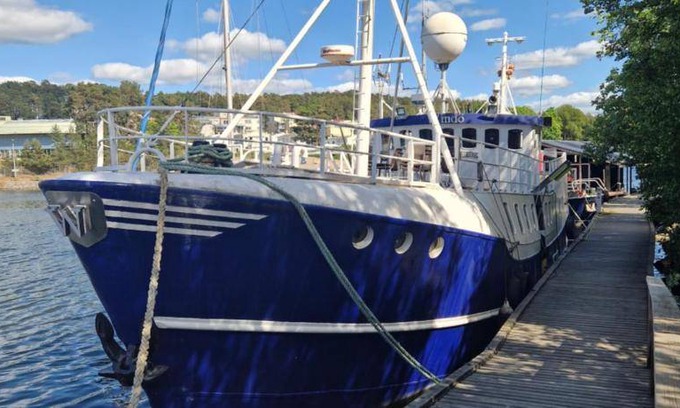 Sodertalje Boat Rental | 11 m² Houseboat ∙ 5 guests