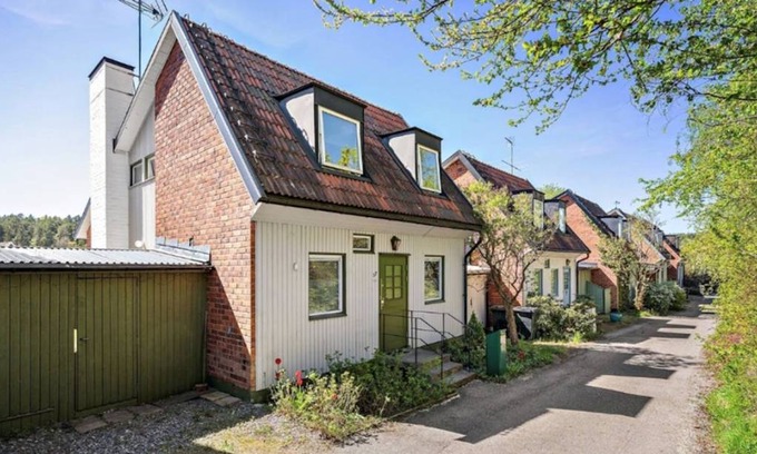 Sigtuna House | 125 m² House ∙ 4 bedrooms ∙ 2 guests