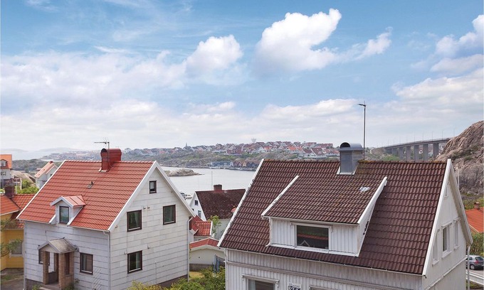 Kungshamn Apartment | 4 bedroom accommodation in Kungshamn