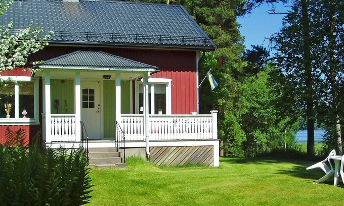 Arvika Municipality House | 5 person holiday home in ARVIKA-By Traum