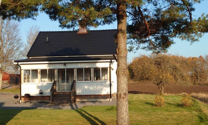 Trollhattan Municipality House | 94 m² House ∙ 2 bedrooms ∙ 7 guests