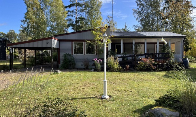 Monsteras Ski Chalet | Cozy cottage on Oknö near swimming and nature | SE05013