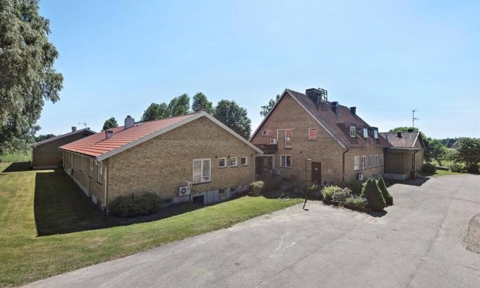 Annerstad House | Estate