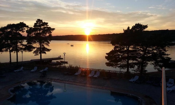 Lokholmen Hostel | Hällestrand Semesterby och Vandrarhem