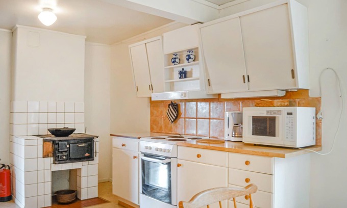 Vrena House | Spend a wonderful vacation close to nature in this well located cottage.