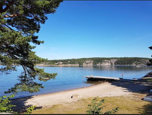 Lokholmen Hostel | Vandrarhem, Hostel in Hällestrand Semesterby