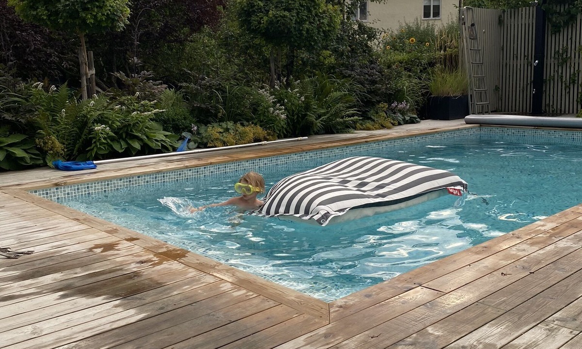 Stureby Villa | Familjevilla med Uppvärmd Pool, 15 min Från Stockholms Centrum