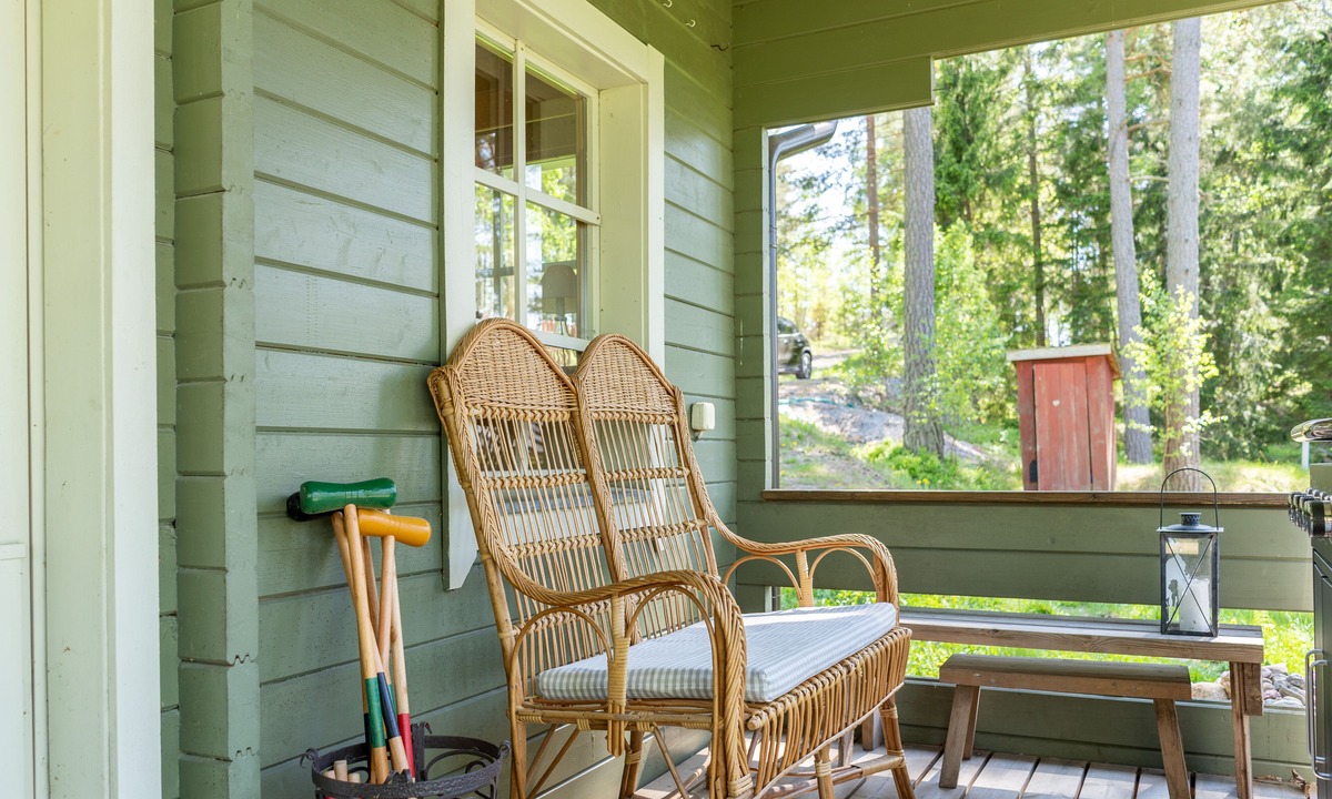 Raseborg House | Traditional Seaside Cottage