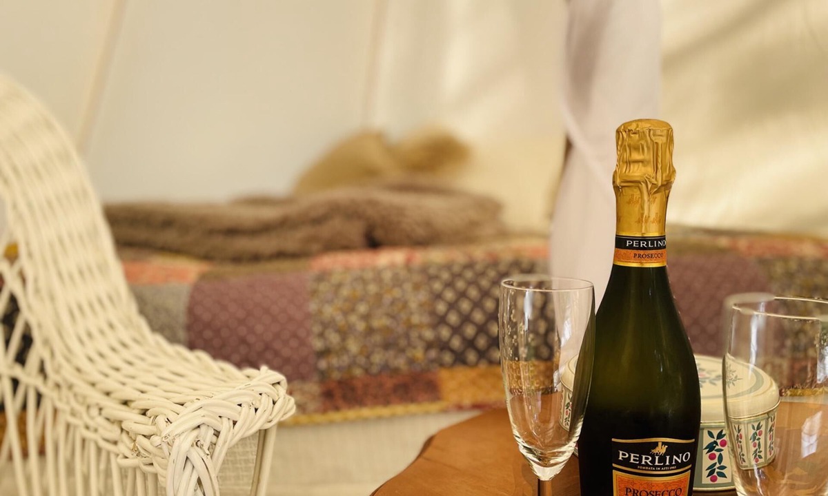 Mariefred Cabin | Tent Romantica, a b&b in a Luxury Glamping Style