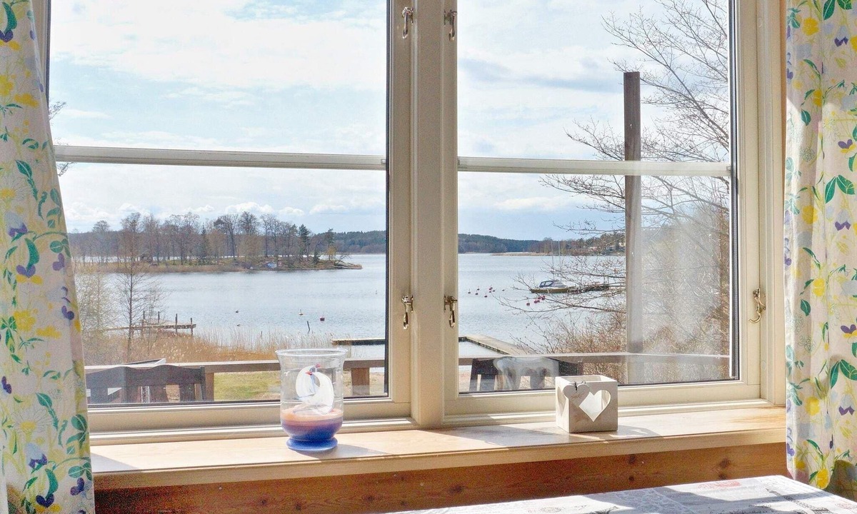 Resaro House | 6 person holiday home in VAXHOLM