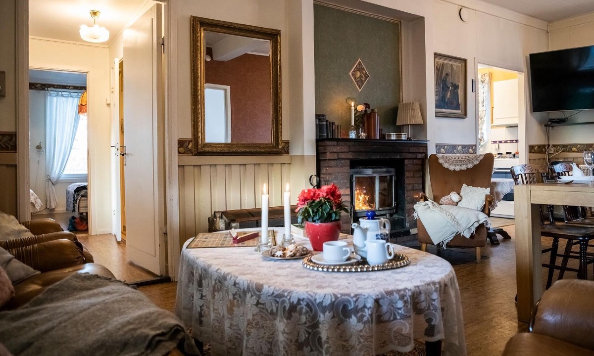Ulricehamn Municipality House | Paradise villa with lake view and conservatory