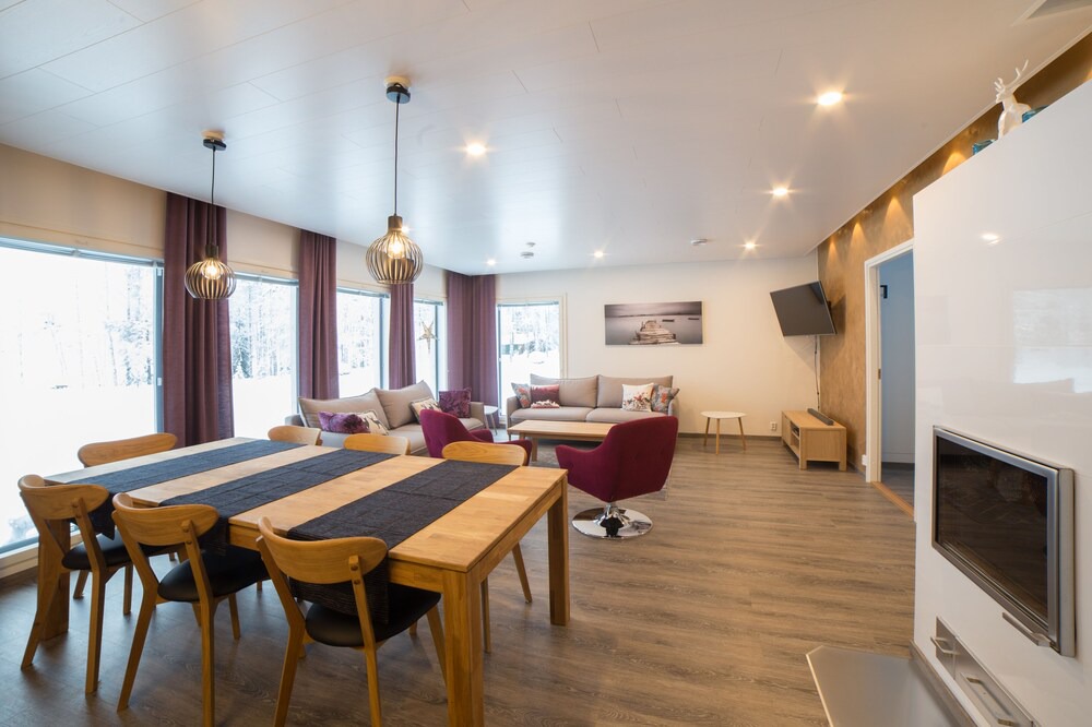 Sonka Cottage | Modern Villa Lumikko with outdoor hot tub.
