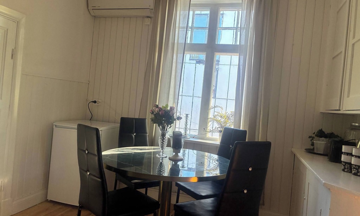 Mellerud Villa | Annies Light Antique House
