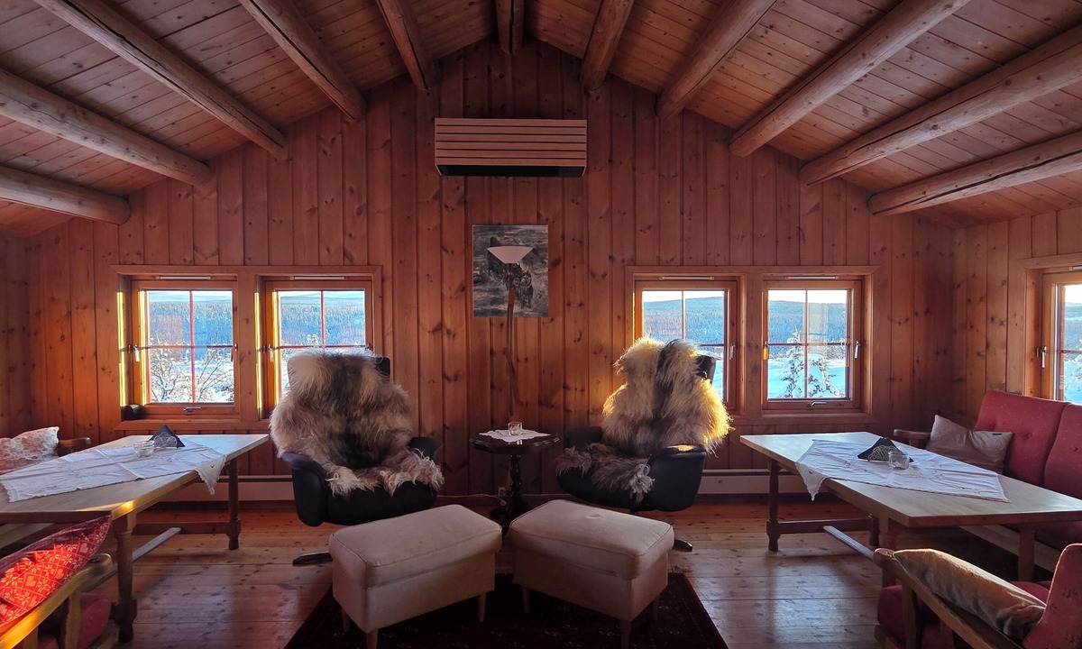 Ringebu Hotel | Skotten Seter Bed Husky