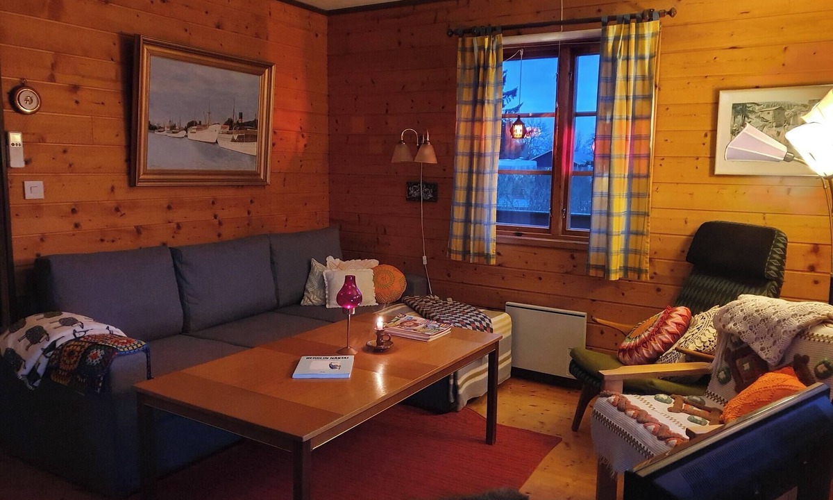 Hemse House | Villa w Open Fireplace and big Plot 5 min From the sea