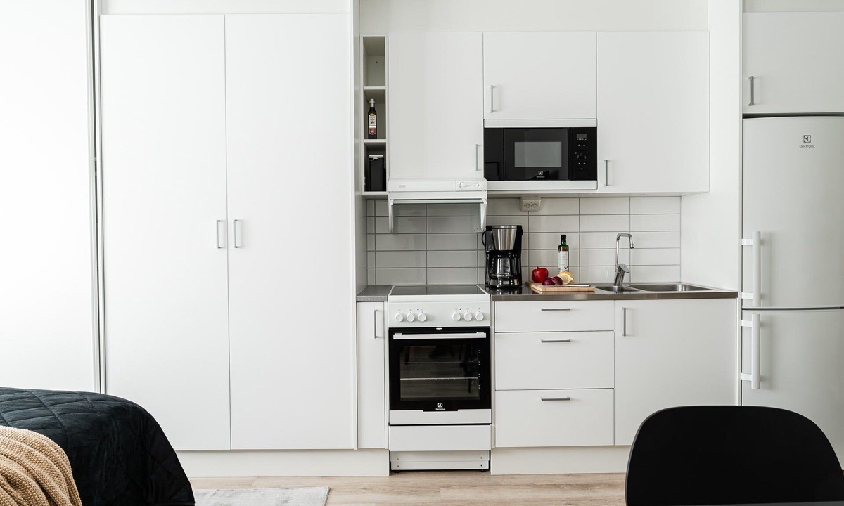 Notviken Apartment | Consultant's Luleå Hub: Work & Rest