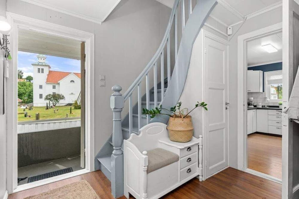 Spangereid House | Family-friendly home near canal