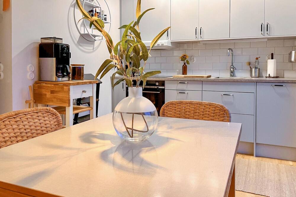 Ljugarn Apartment | Modern apartment in the center of quiet Ljugarn and close to the beach.